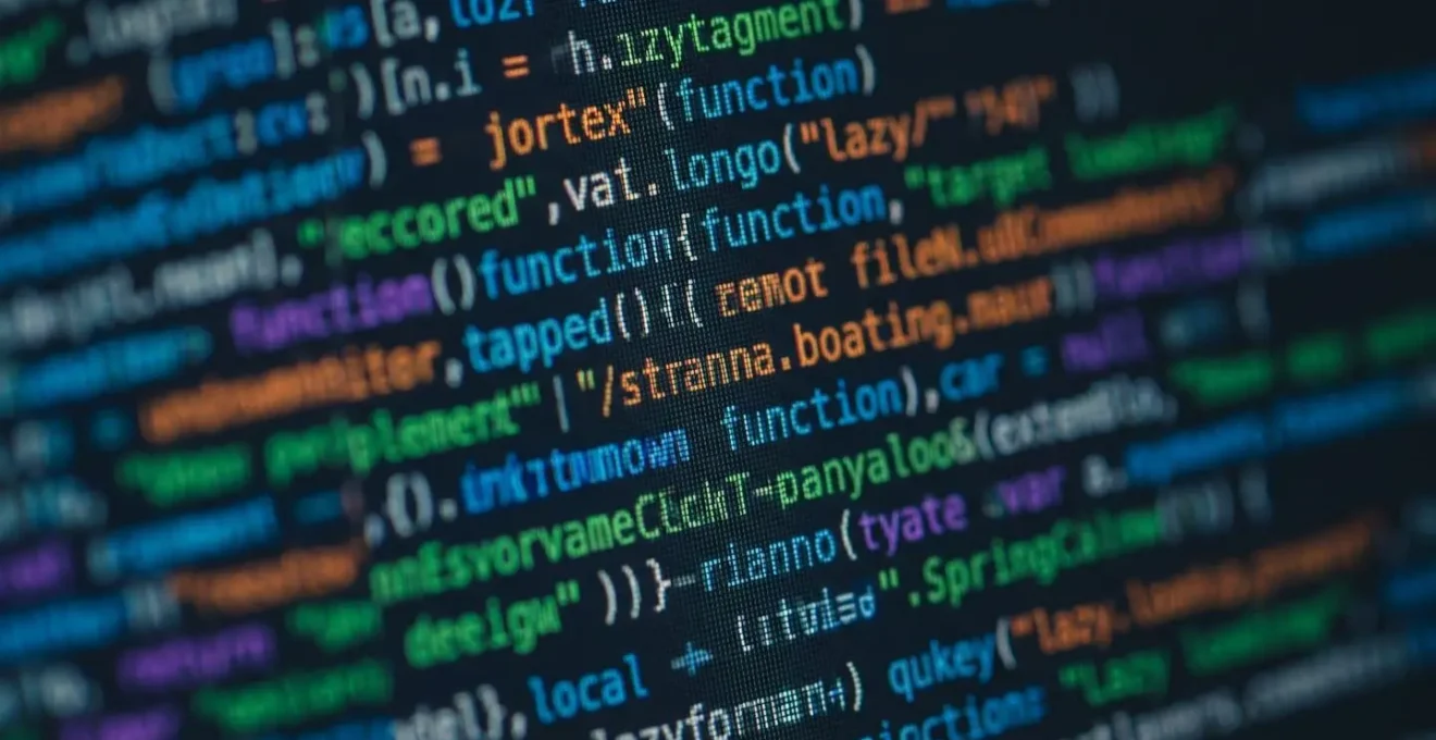 Écran d'ordinateur montrant du code JavaScript pour l'implémentation du lazy loading avec des graphiques de performance
